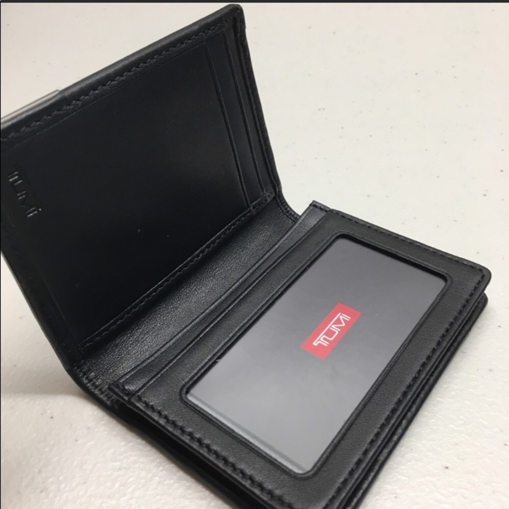Tumi Men’s wallet